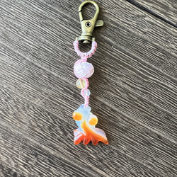 縁起物：めのう金魚キーホルダー：ピンク - Carnelian Goldfish Keychain 5枚目の画像