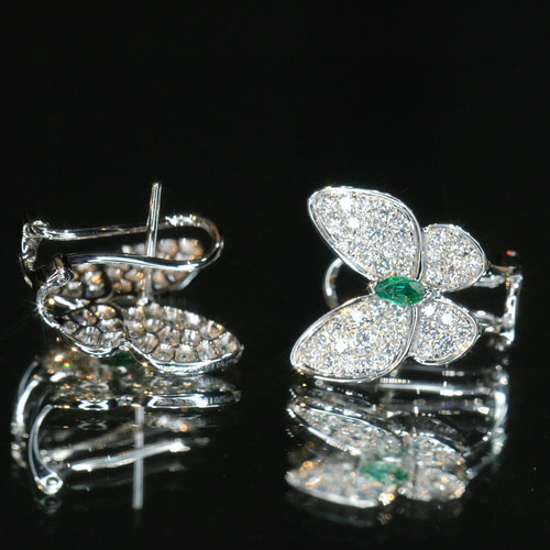 エメラルドダイヤモンドピアス k18 新品 ピアス（その他） Aurora  