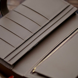 ベルト付き長い財布　ヴォーエプソン革/エトープ　手縫い商品 3枚目の画像