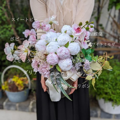 どこから見ても美しい！つぼみの芍薬花瓶付きアレンジメント2点