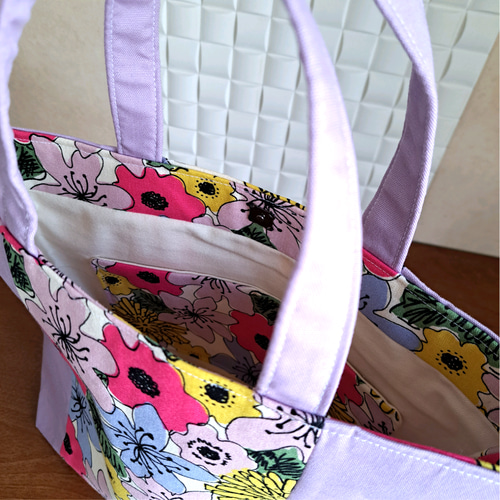 割引中』淡い紫とカラフルなお花のトートバック／ランチトートバック