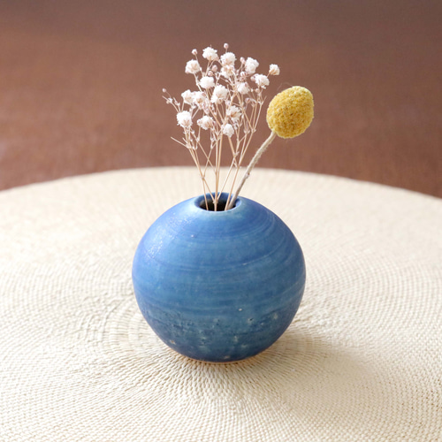 ぽってりと丸い 紺碧の釉薬の一輪挿し 一輪挿し・花瓶・花器