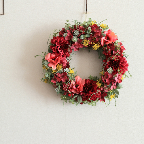 ホットピンクと赤のリース アーティフィシャルフラワー アートフラワー