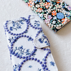 手帳型　サークル刺繍小花　 iPhoneケース 2枚目の画像