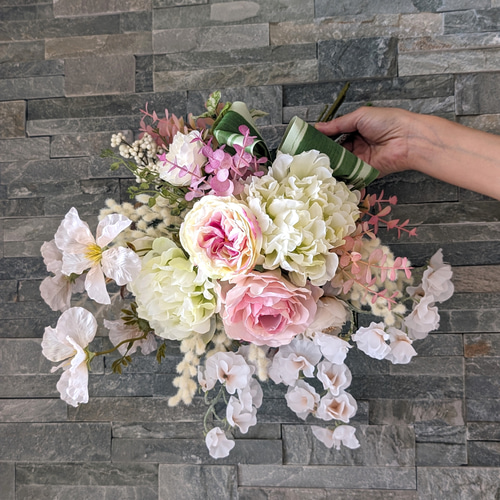 どこから見ても美しい！フレンチローズとダリアの花瓶付き