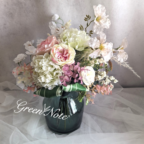 どこから見ても美しい！フレンチローズとダリアの花瓶付き