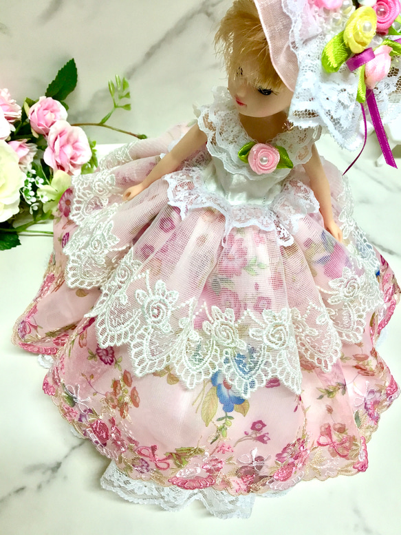 バラとリボンの可愛い刺繍レースドレス　パニエ付き〜リカちゃん用着せ替えドレス 14枚目の画像