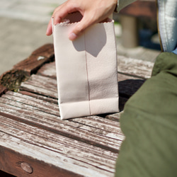 工藝紙袋風格 Kinari 天然皮革迷你手拿包紙袋 第2張的照片