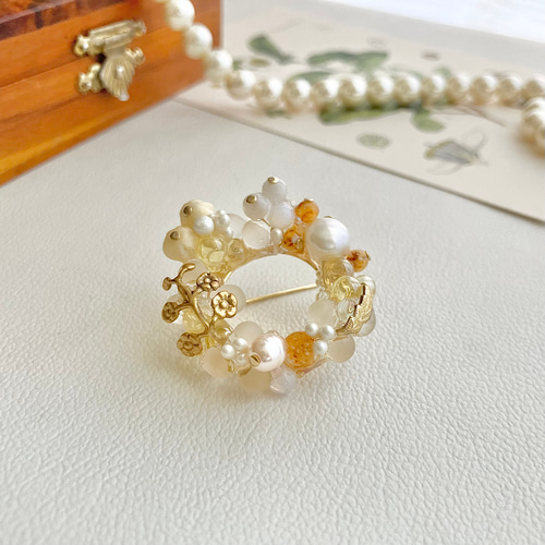 小さな粒花のブローチ(プチ)〜⁂ パール フォーマル 花 入学式 卒業式  