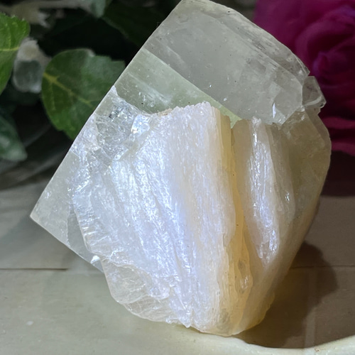 天使の水晶✨ レインボー グリーンアポフィライト スチルバイト 原石