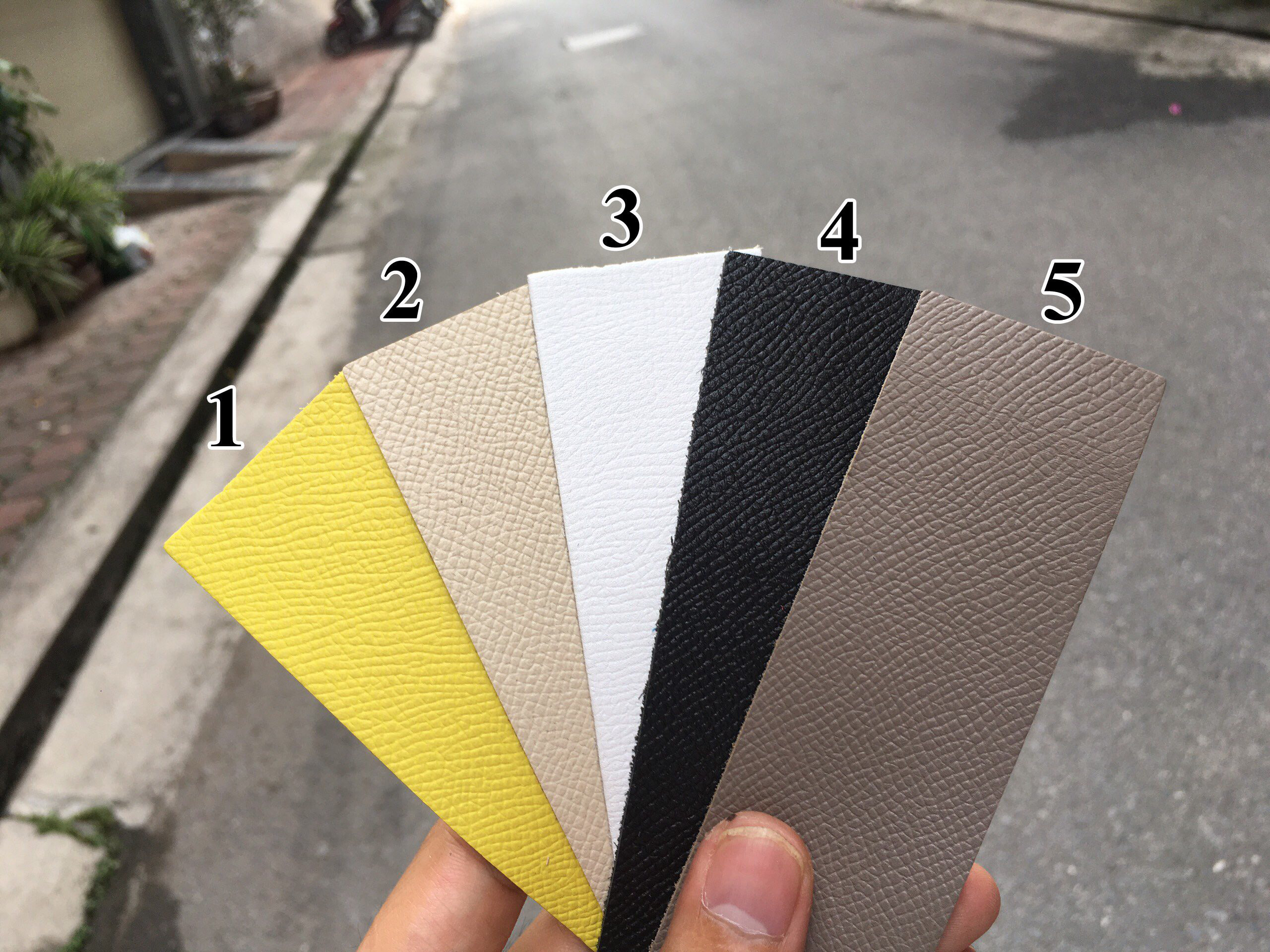 エプソムフランス産牛革ベルトはハンドメイド、手縫いです(オンデマンドで製作、送料無料) エプソムフランス産牛革ベルトはハンドメイド、手縫いです(オンデマンドで製作、送料無料)
