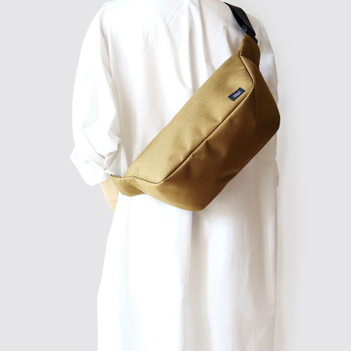 身軽にお出かけ ボディバッグ / コヨーテブラウン ボディバッグ