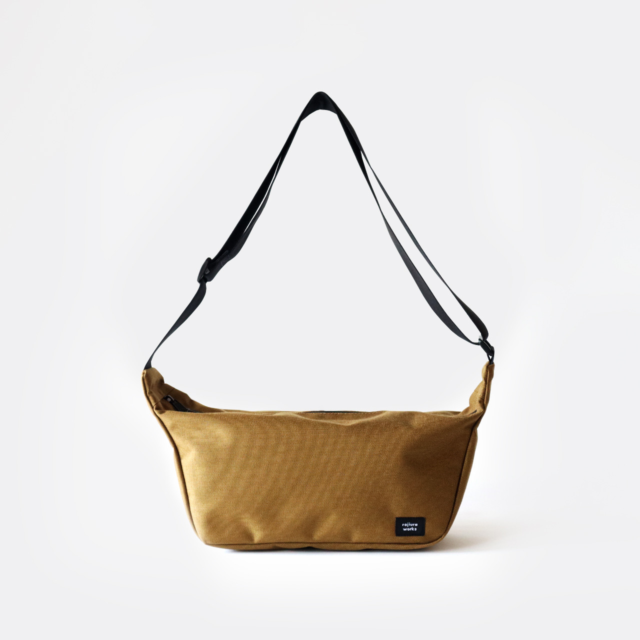 身軽にお出かけ ボディバッグ / コヨーテブラウン
