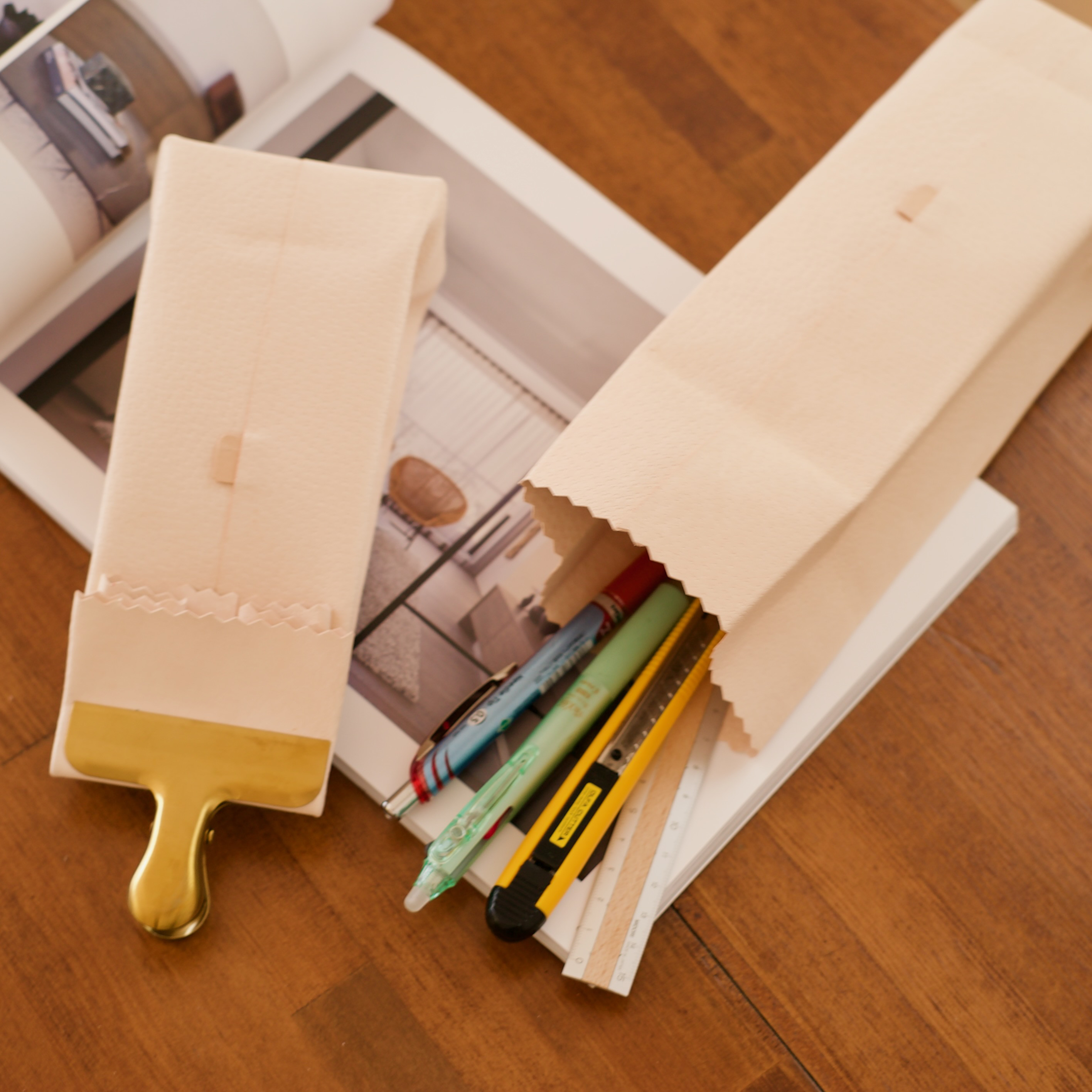 《本革ペンケース》クラフトバッグ風デザイン／刻印対応可／就職祝いやギフトにも◎