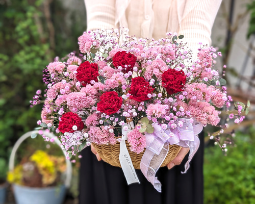 ❤️カーネーション　豪華！造花アレンジメント！新作！新品！ 造花 カーネーションとミモザがかわいいソフトなお見舞いアレンジ その他