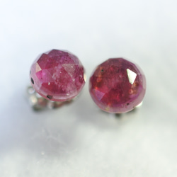 （獨一無二的商品/特賣場）紅寶石/玫瑰切割耳環（6 毫米/鈦柱） 第1張的照片