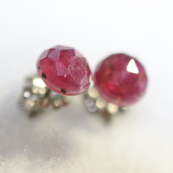 （獨一無二的商品/特賣場）紅寶石/玫瑰切割耳環（6 毫米/鈦柱） 第3張的照片