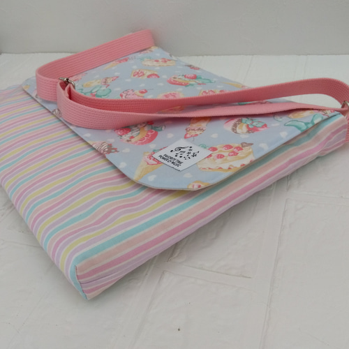 ふた付き・ショルダーベルト付きの図書袋 レッスンバッグ レッスン