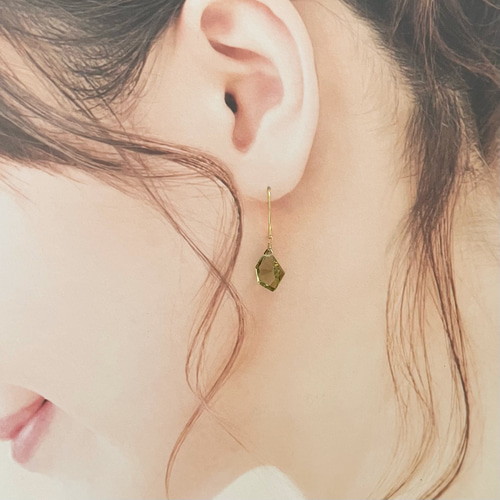 オリーブクォーツ✳︎ジオメトリカルステップカット【チャーム