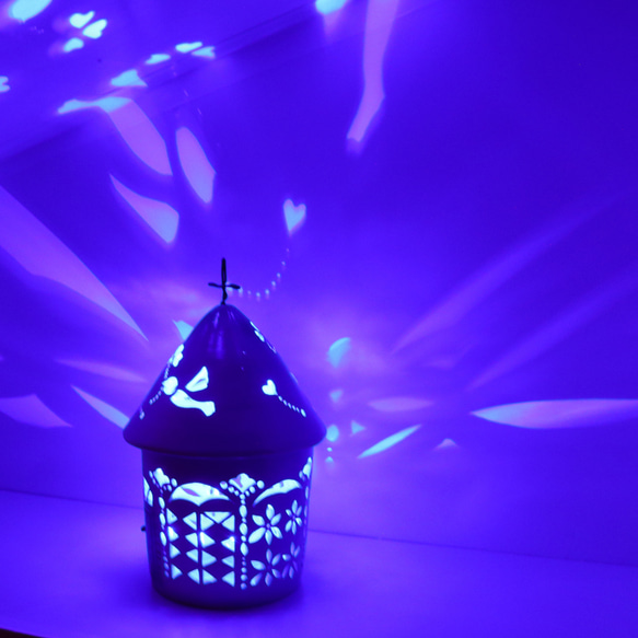 電池式LED陶器ランプシェード通販やす波窯の『幸せの教会』はおしゃれな手作り作品です 1枚目の画像