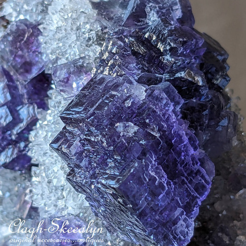 フローライトONクォーツ・原石クラスター（蛍石）Fluorite｜スペイン産