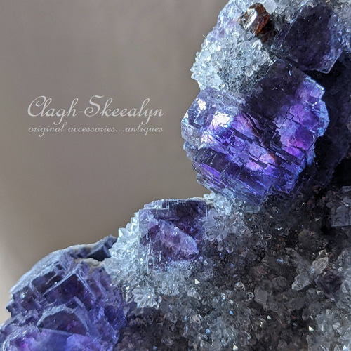 フローライトONクォーツ・原石クラスター（蛍石）Fluorite