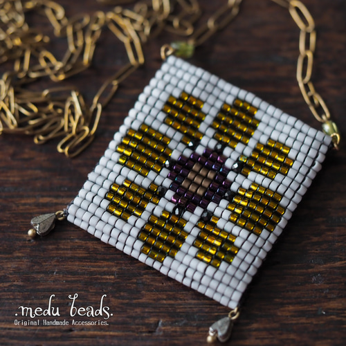 ビーズ織りのミニミニポシェットネックレス フラワー ネックレス