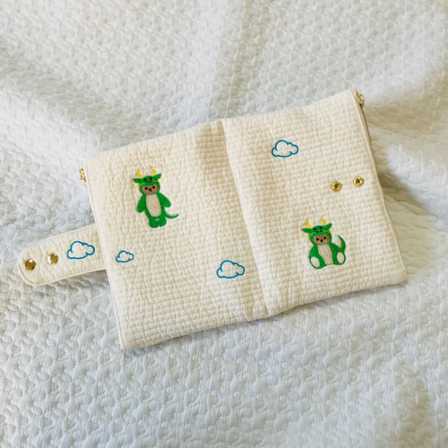 Mサイズ kuma辰着ぐるみ 母子手帳ケース ヌビ イブル 刺繍 辰 龍 Mサイズ kuma辰着ぐるみ 母子手帳ケース ヌビ イブル 刺繍 辰 龍