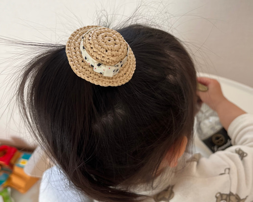 Newベビーヘアクリップ　ハンドメイド　麦わら帽子　ヘアピン　ヘアゴム コットンで編んだ麦わら帽子♪ベビーヘアゴム ベビーヘア