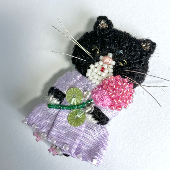 ⑨春のおともだちブローチ　黒猫　ビーズ刺繍　オートクチュール刺繍 3枚目の画像