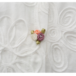 手作り花ボタンとレースの襟　刺繍生地のブラウス【秋春夏】白 7枚目の画像
