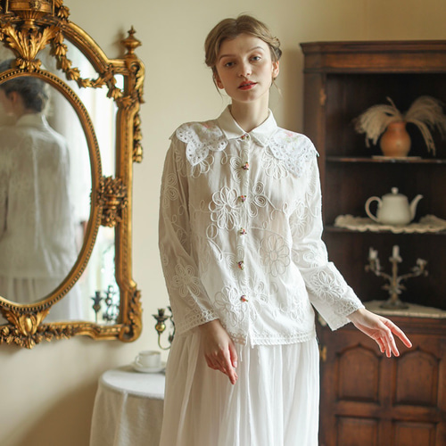 45rpm【3】 ウール100% フリルレースシャツ ウッドボタン 同色R刺繍 45rpm【3】 ウール100% フリルレースシャツ ウッドボタン 同色R刺繍