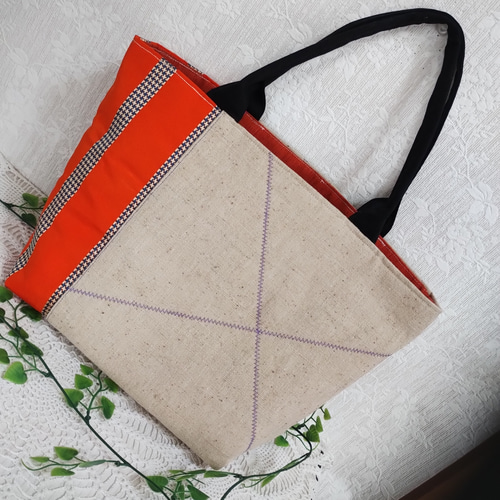 正絹帯リメイク☆横型大きめバッグ☆帯芯×オレンジ 正絹帯リメイク☆横型大きめバッグ☆帯芯×オレンジ