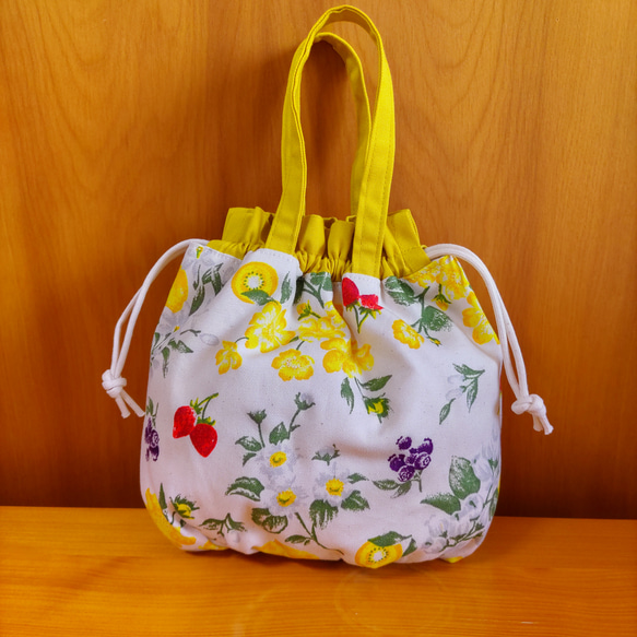 ミモ果実の花柄の２wayミニ巾着バッグ☆北欧風☆お散歩バック 3枚目の画像
