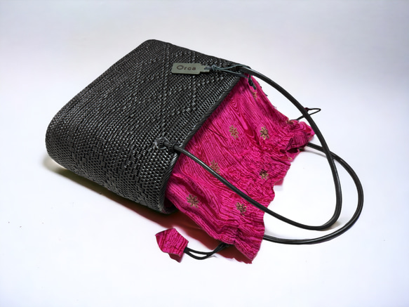『送料無料』楕円　黒 アタバッグ アタ製　ラタン　手編み　カゴバッグ かごバッグ 籠 4枚目の画像