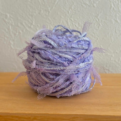 引き揃え毛糸玉*Lilac,lavender mix*tulle ribbon 1枚目の画像