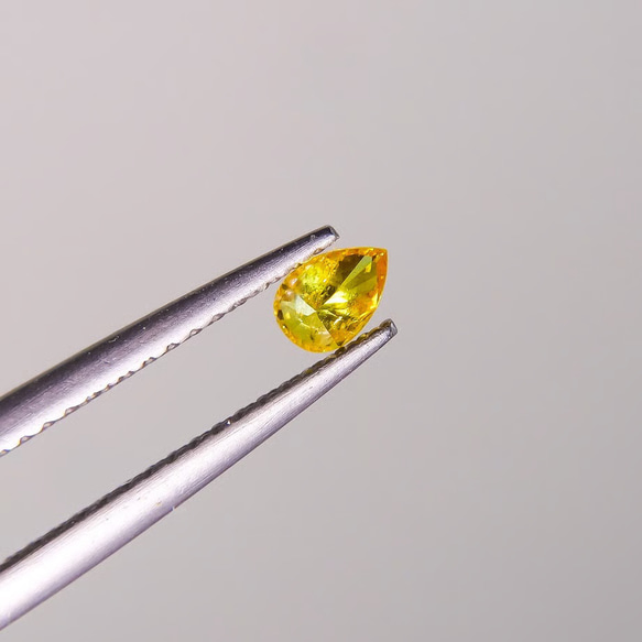 天然ファンシーヴィヴィッドオレンジイエローダイアモンド0.138ct 9枚目の画像