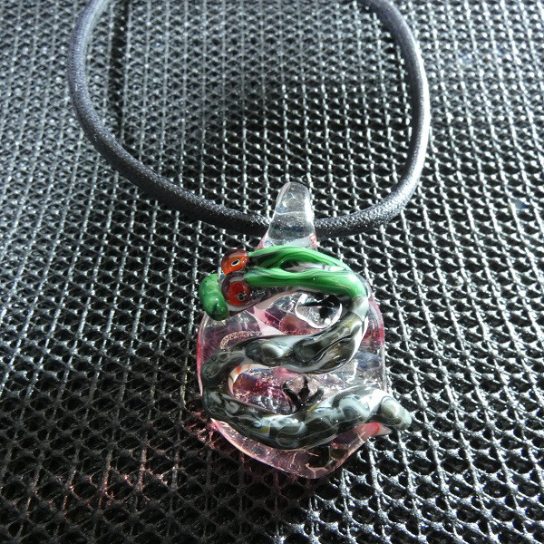 龍（ドラゴン）ＮＯ.3（ガラス、とんぼ玉、ネックレス）