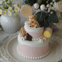 クマとお菓子のバースデー 2段クレイケーキ 　誕生日フォト撮影やお部屋のインテリアにおすすめ 4枚目の画像