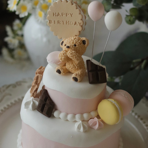 クマとお菓子のバースデー 2段クレイケーキ 　誕生日フォト撮影やお部屋のインテリアにおすすめ 6枚目の画像