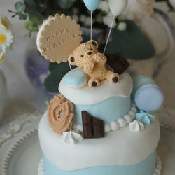 クマとお菓子のバースデー 2段クレイケーキ 　誕生日フォト撮影やお部屋のインテリアにおすすめ 5枚目の画像