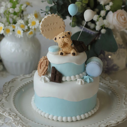 クマとお菓子のバースデー 2段クレイケーキ 　誕生日フォト撮影やお部屋のインテリアにおすすめ 3枚目の画像