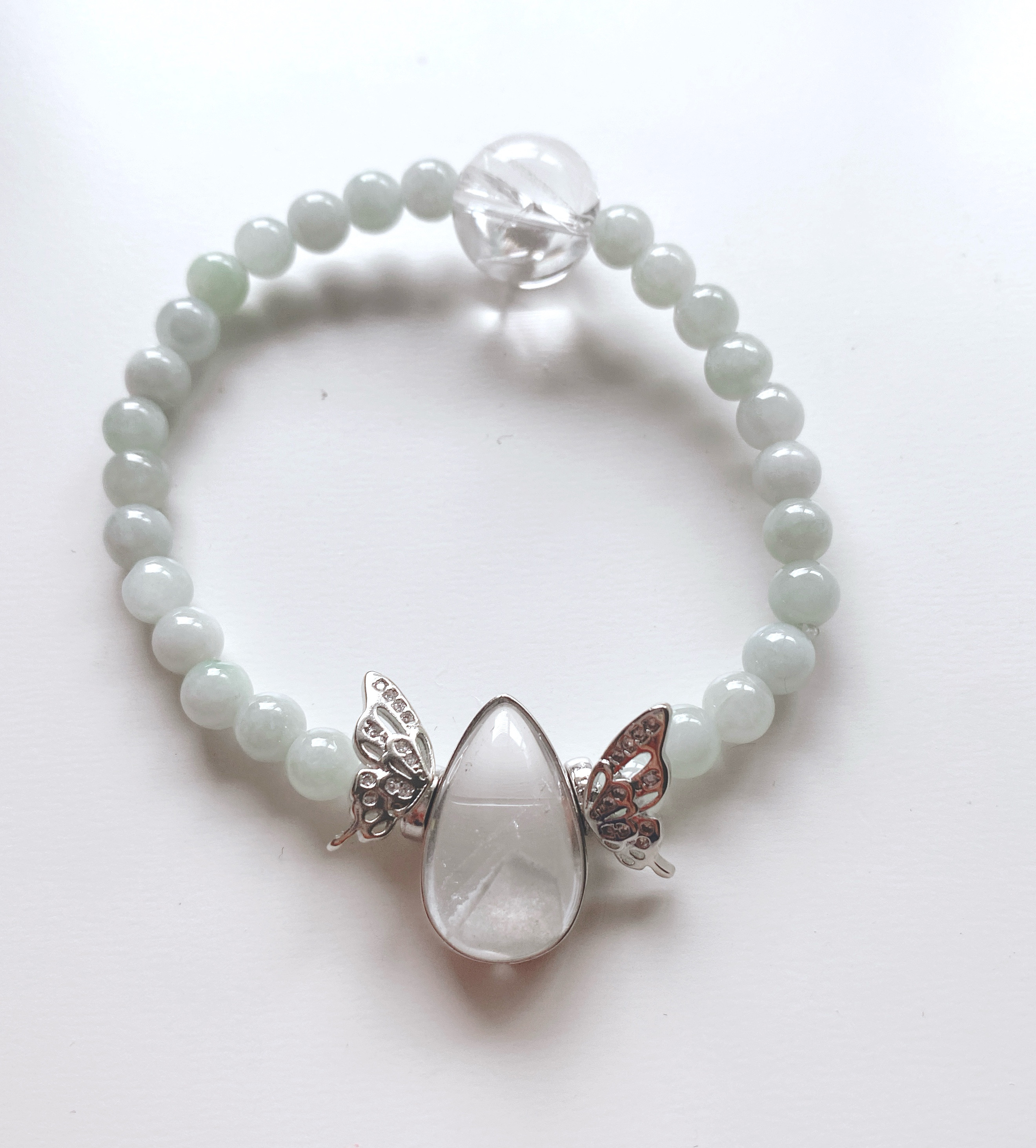 【10-15】ホワイトファントムの蝶々とアイリスクオーツを美しい翡翠で繋いだブレスレット