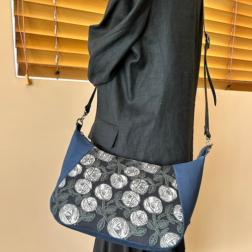 ミナペルホネンネイビー ショルダーバッグ