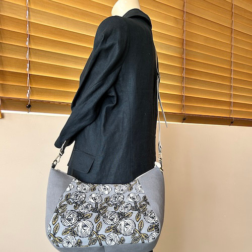 50803A ハンドメイド　ミナペルホネン　ショルダーバック Creema限定 ミナペルホネン の薔薇（グレー）ショルダーバッグ