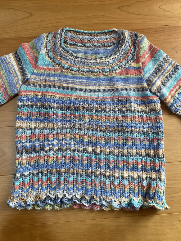 新品　段染め毛糸使用　手編みセーター 2枚目の画像