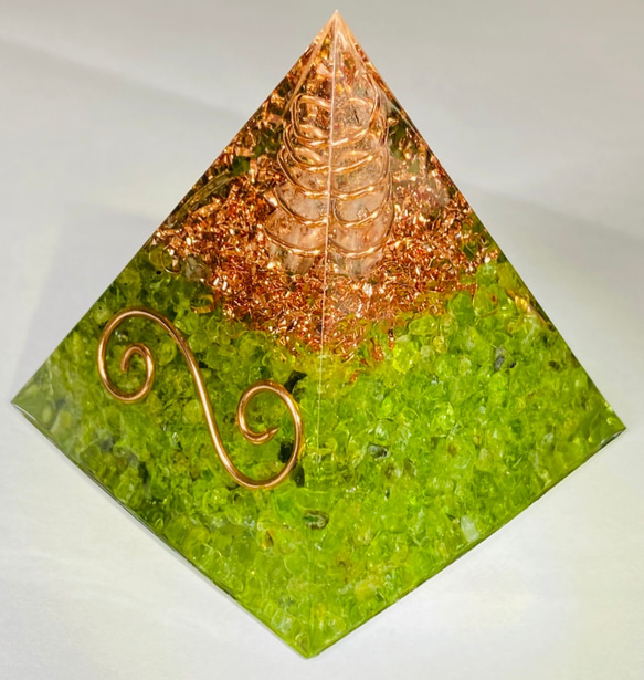 ≪受注制作≫フローライト【集中力UP・思考力UP・浄化】フラワーオブライフ六芒星 ピラミッド型 オルゴナイト 2枚目の画像