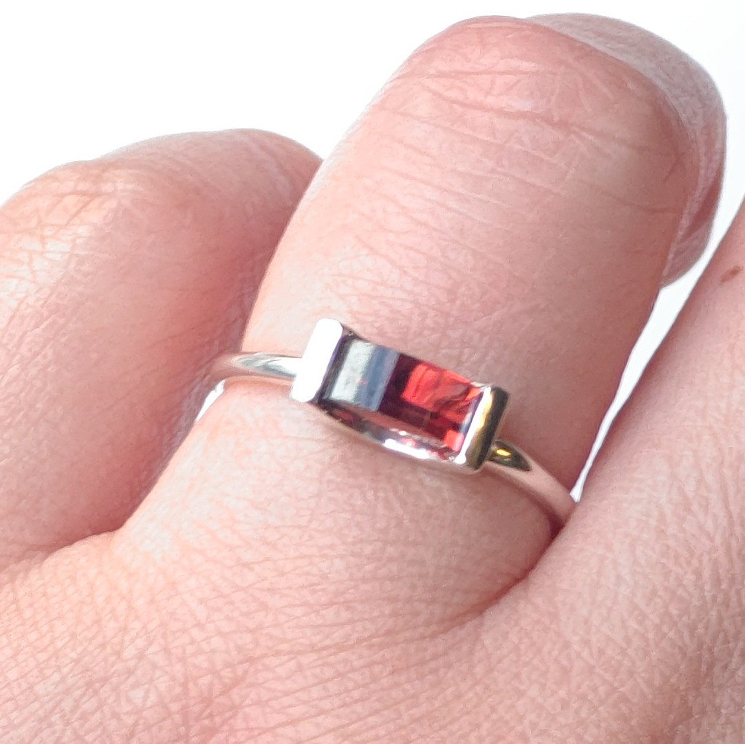 ガーネット　3.5×7.5　ピクセルカット　シルバーSV925リング