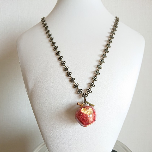 さくらもち様専用　毒リンゴのネックレス＆イヤリング 2枚目の画像