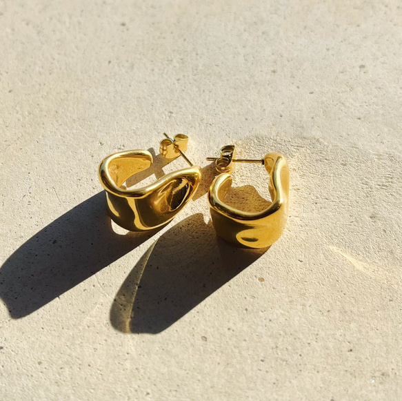 【May's】18k Gold Plated Earrings 18金ゴールドプレートフープピアス 3枚目の画像